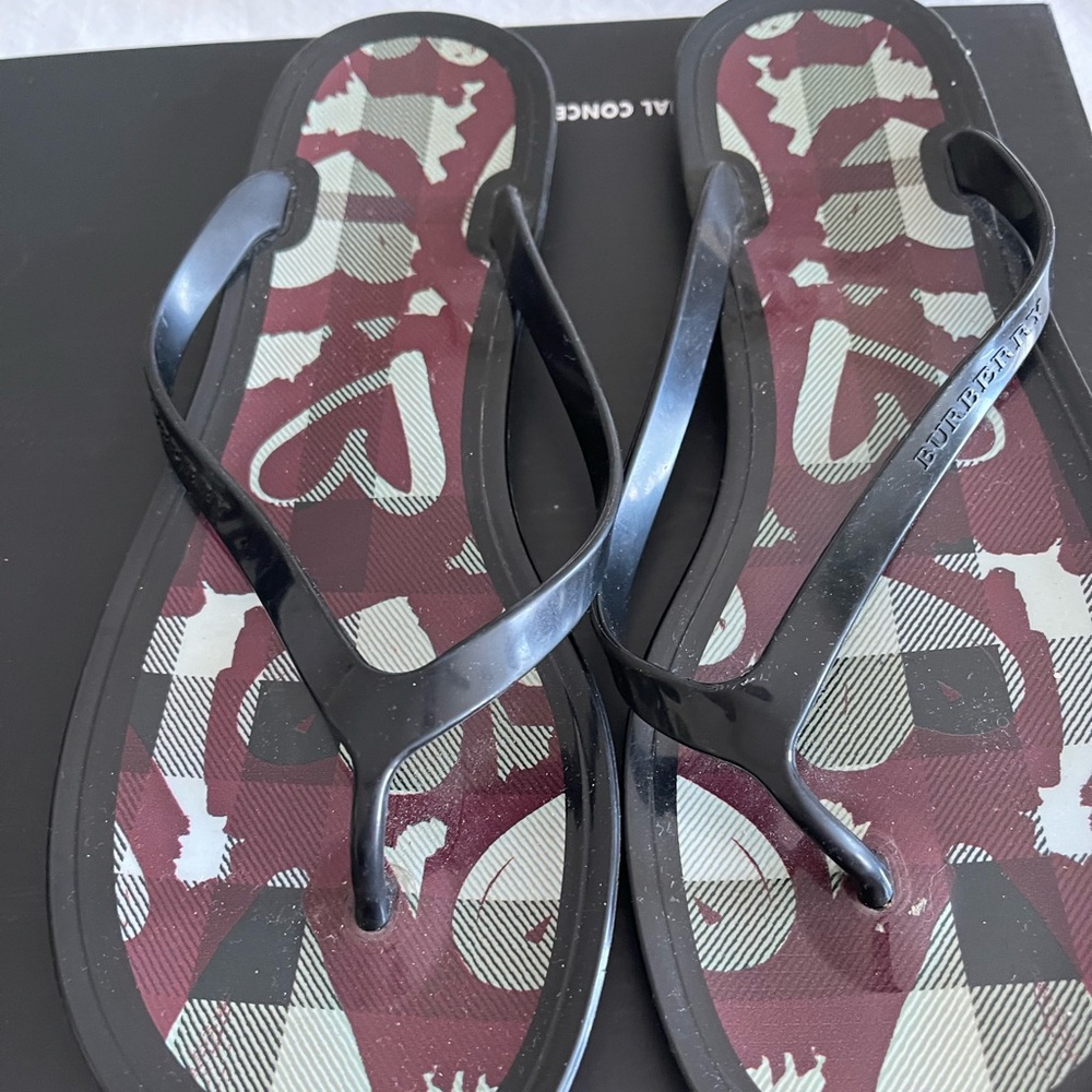 Burberry flip flops